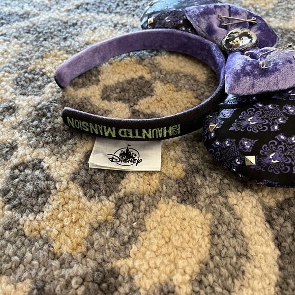 Disney Her Universe Haunted Mansion Ears Headband OS Purple Madame Leota Studs - Picture 3 of 6